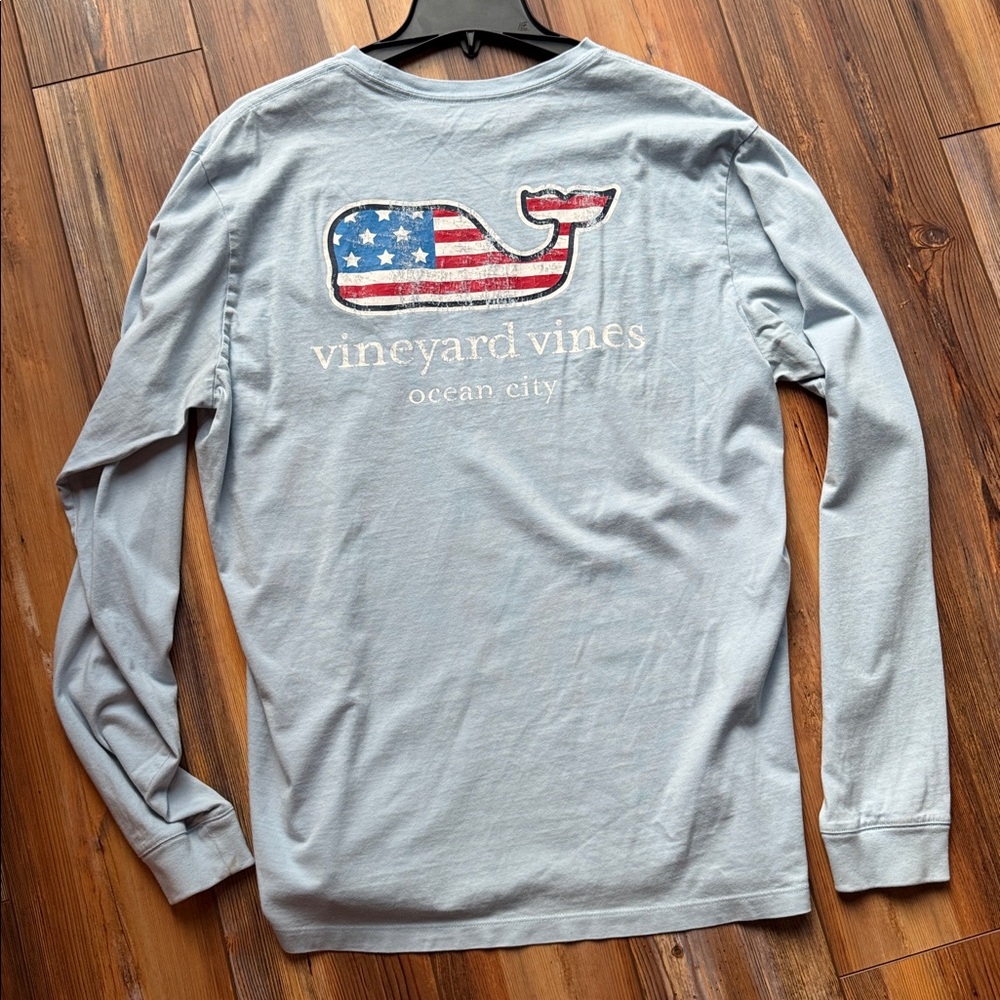 Vineyard Vines Long Sleeve Tee Medium Gray American Flag Whale Ocean City - Picture 3 of 3